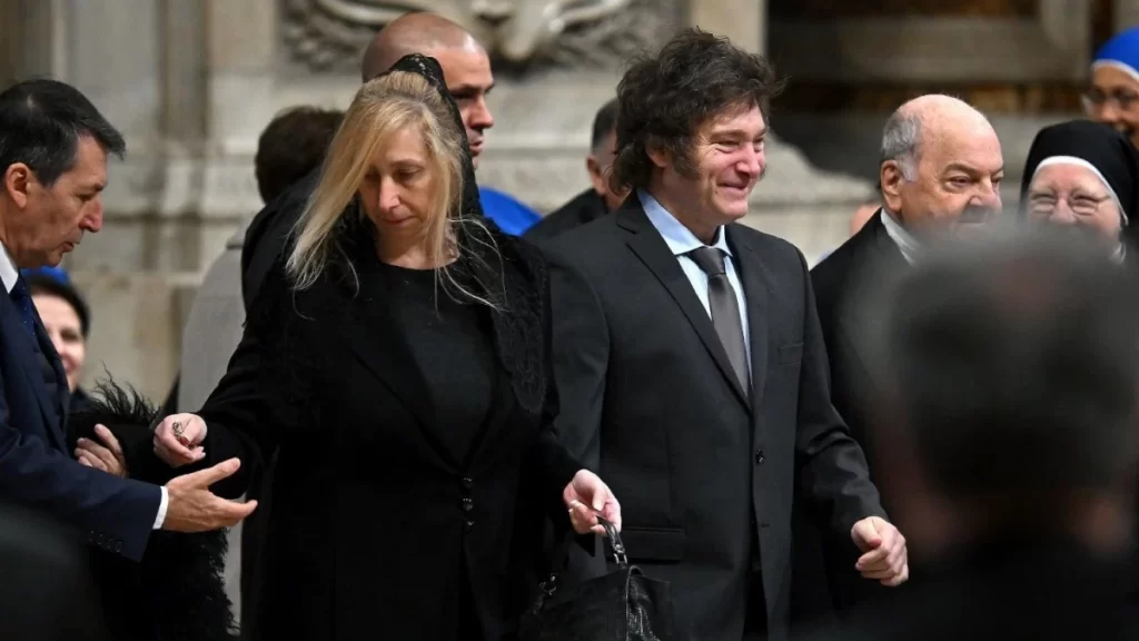 Milei estará acompañado durante las exequias del Papa Francisco por su hermana Karina Milei.