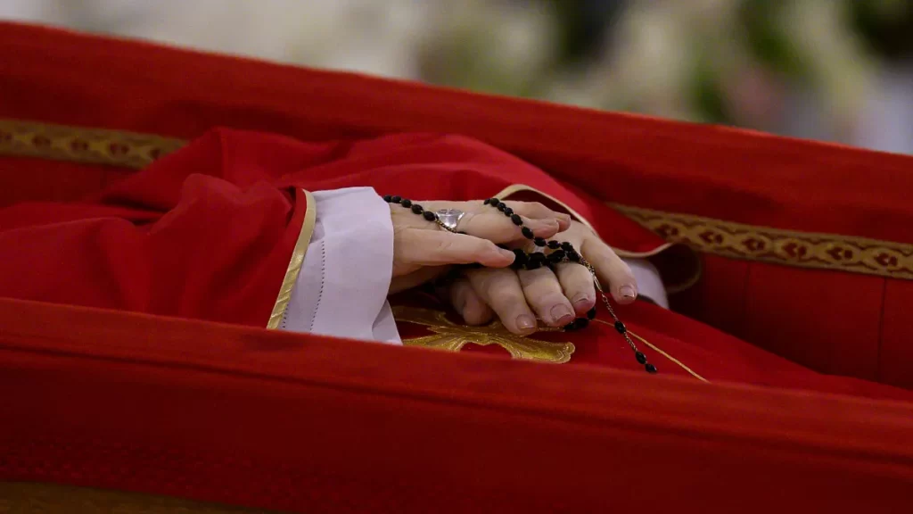 El funeral del papa Francisco se realizará el próximo sábado 26 de abril desde las 10 de la mañana.