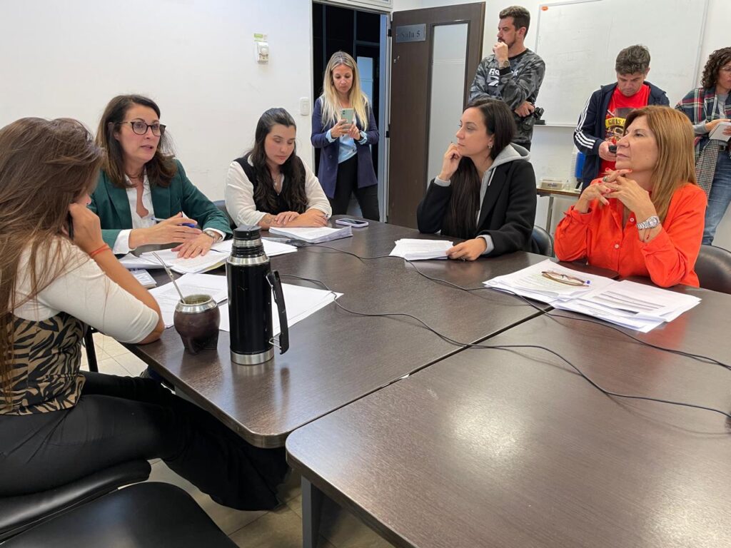 La comisión de Asuntos Culturales de la Cámara de Diputados bonaerense despachó un proyecto que limita quiénes pueden ser personalidad destacada.