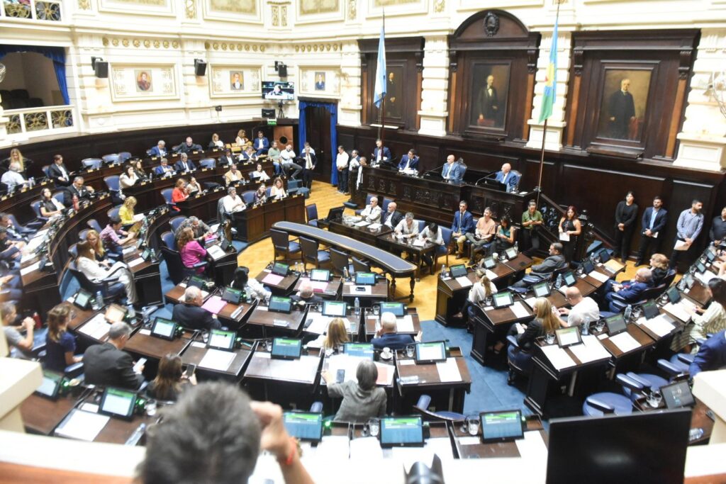 La Cámara de Diputados bonaerense realiza un homenaje al papa Francisco y postergó una semana la sesión para suspender las PASO.