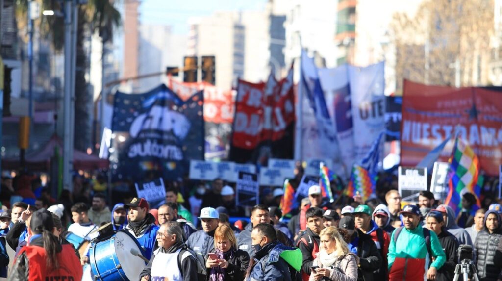 Las dos CTA, la UTEP, el Polo Obrero, el MST, entre otras organizaciones sociales acompañarán a los jubilados este miércoles. 