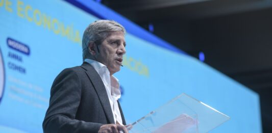 El ministro de Economía, Luis “Toto” Caputo, desembarcó este miércoles en Washington para participar de las tradicionales reuniones del FMI y el Banco Mundial.