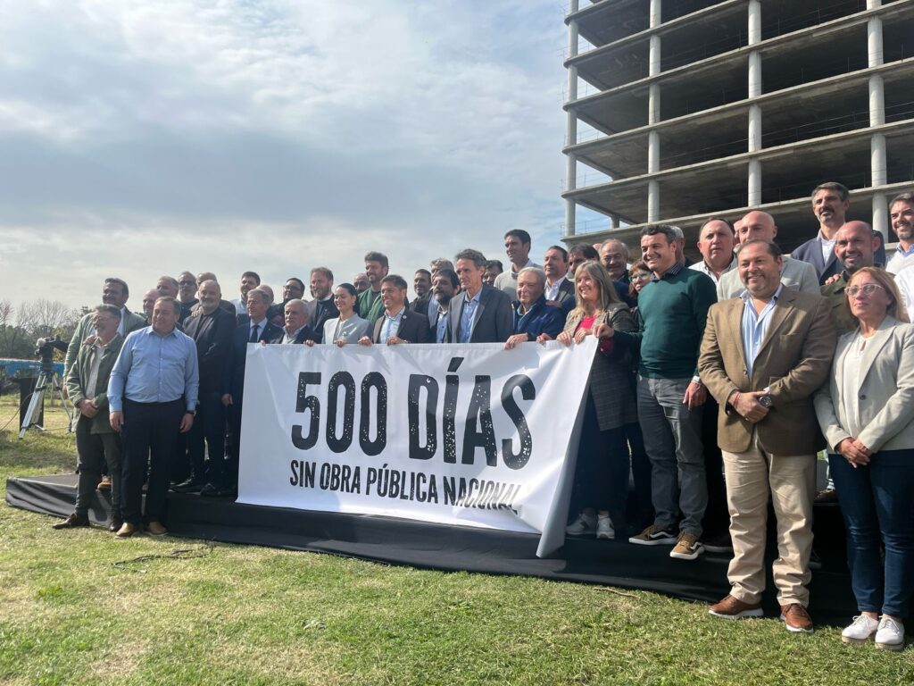 En el marco de los 500 días sin obra pública, Kicillof volvió a cargar contra la política económica de Milei.