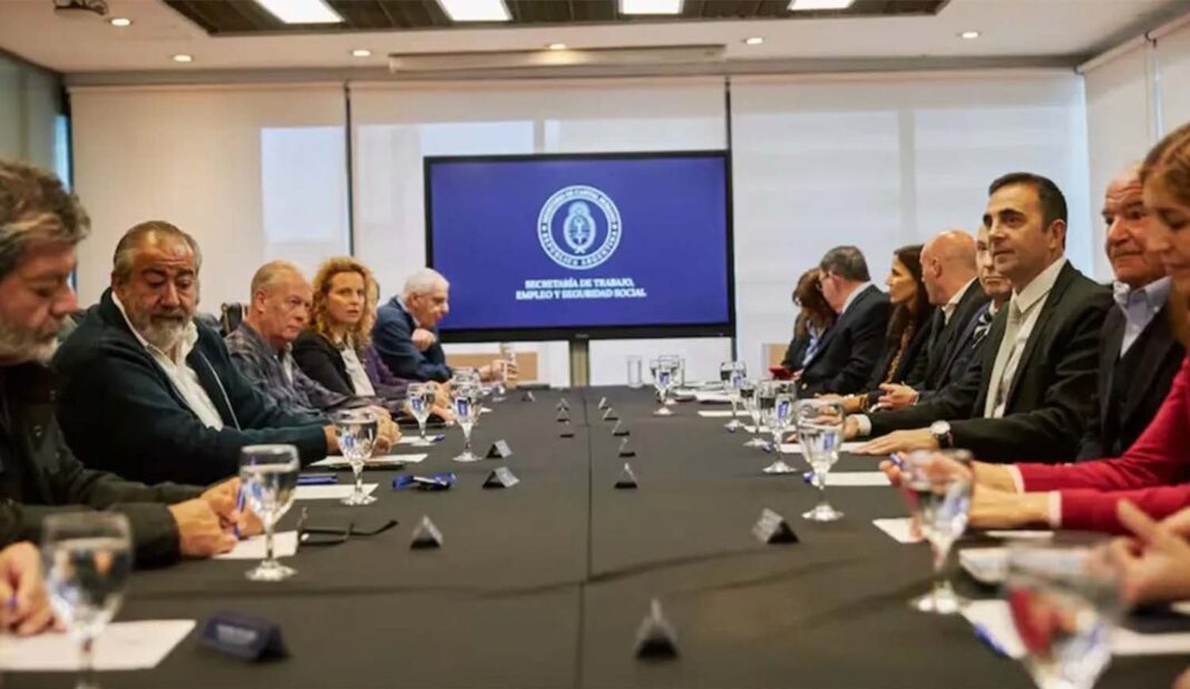 El Gobierno nacional convocó al Consejo Nacional del Empleo, la Productividad y el Salario Mínimo, Vital y Móvil a una sesión plenaria ordinaria.
