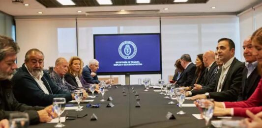 El Gobierno nacional convocó al Consejo Nacional del Empleo, la Productividad y el Salario Mínimo, Vital y Móvil a una sesión plenaria ordinaria.