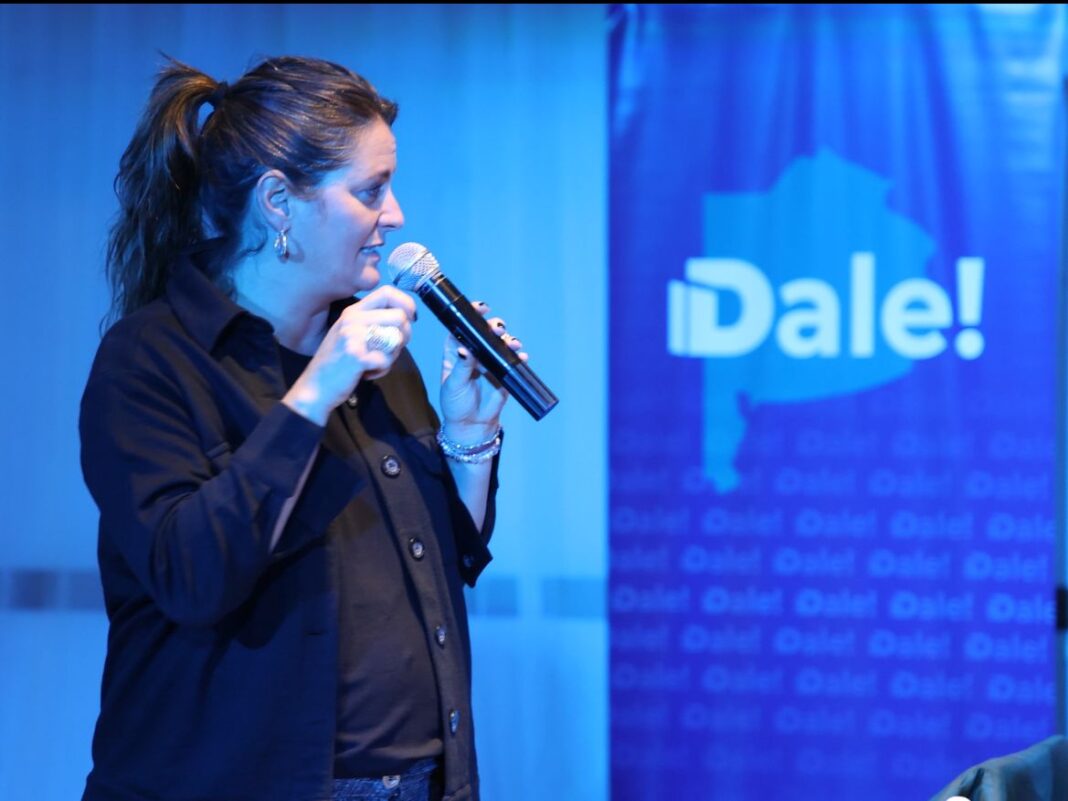 La senadora radical. Nerina Neumann presentó en Bahía Blanca el programa DALE!, junto a voluntarios, docentes y referentes sociales.
