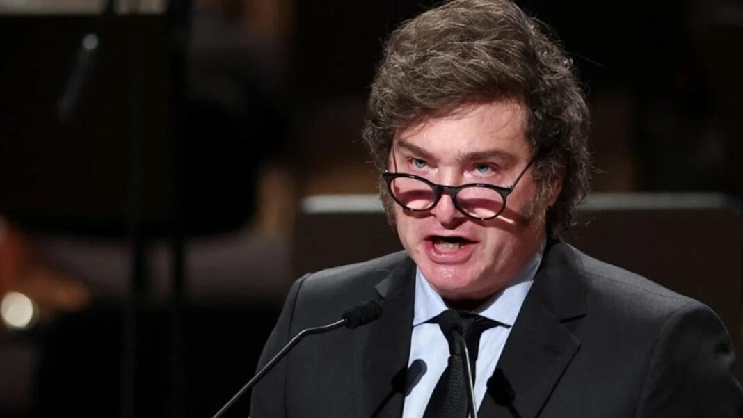 Milei cruzó a Macri pero ratificó el acuerdo bonaerense de La Libertad Avanza y el PRO.