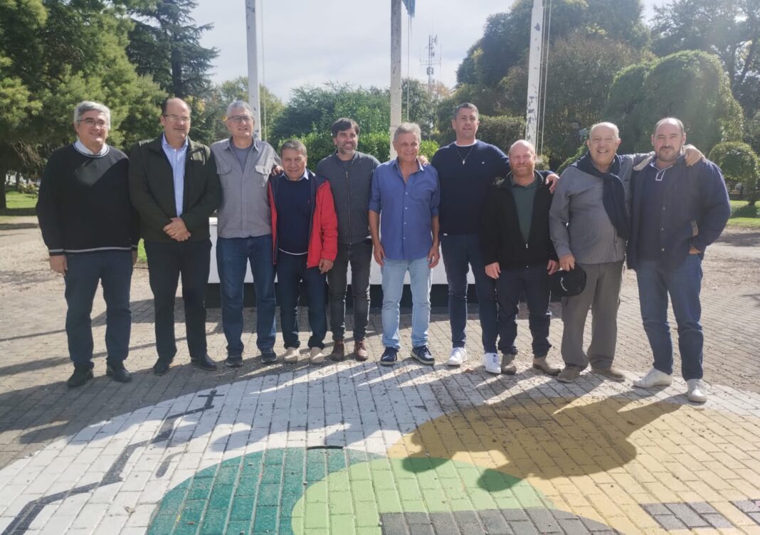 Intendentes y dirigentes cercanos a Kicillof se reunieron en Pila y profundizaron sus reclamos contra la política económica de Milei.