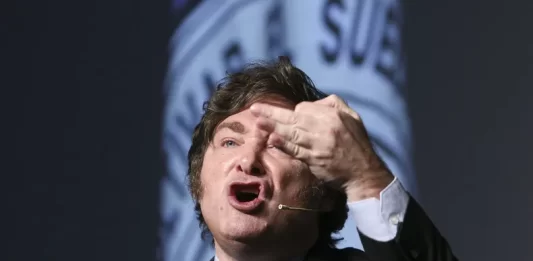 El presidente Javier Milei volvió a cruzar a la prensa por criticar su llegada tarde al funeral del papa Francisco. “Son brutos”, escribió a través de su red social favorita.