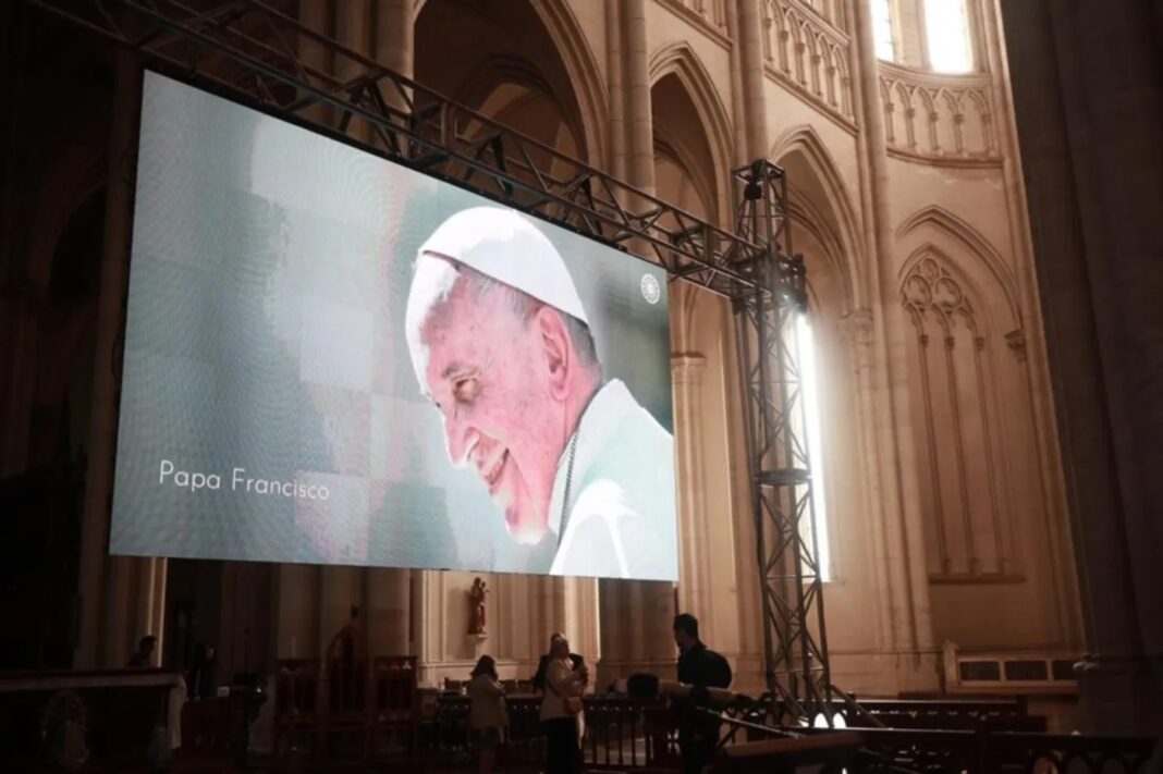La Catedral de La Plata despedirá este domingo al papa Francisco con una misa presidida por Gustavo Carrara. Repasa todos los detalles de la ceremonia.