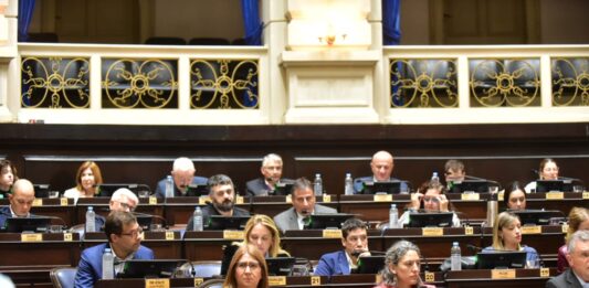Diputados que responden a Axel Kicillof cruzaron a sus pares de La Cámpora por la discusión por los plazos electorales. “Actúan como oposición”, denuncian.
