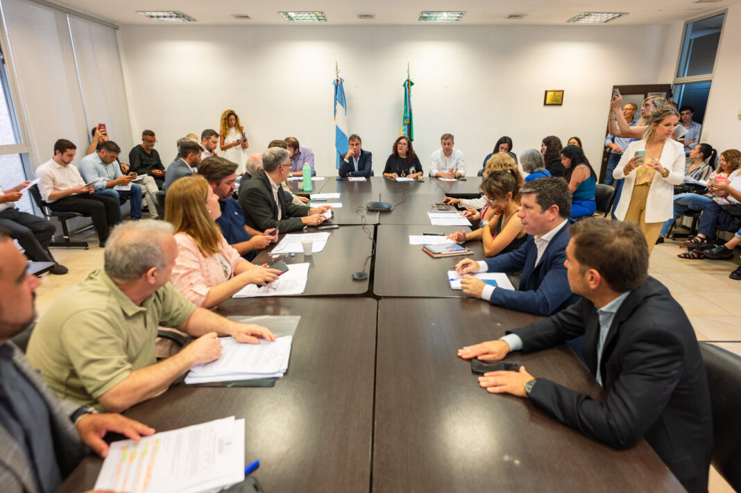 La Cámara de Diputados bonaerense este martes abre el debate acerca de los polémicos plazos electorales que Kicillof quiso sancionar, pero que Cristina Kirchner y Massa lograron bajar.