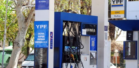 El presidente de YPF ratificó que desde el 1° de mayo habrá una reducción promedio del 4% en los precios de los combustibles en todo el país.