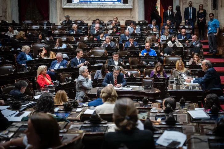 La sesión prevista para hoy en la Cámara de Diputados podría extenderse por más de diez horas, según estimaciones dentro del cuerpo legislativo.