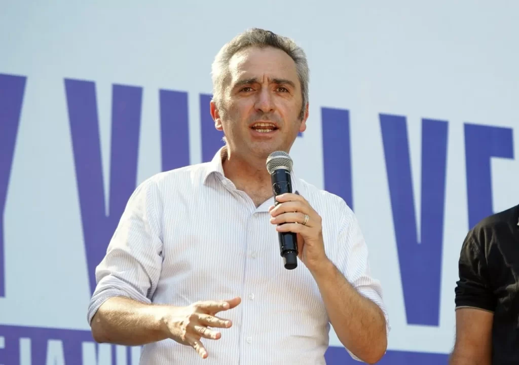 Larroque acusó a sectores de La Cámpora de extorsionar a Kicillof y frenar el funcionamiento institucional en la Provincia.