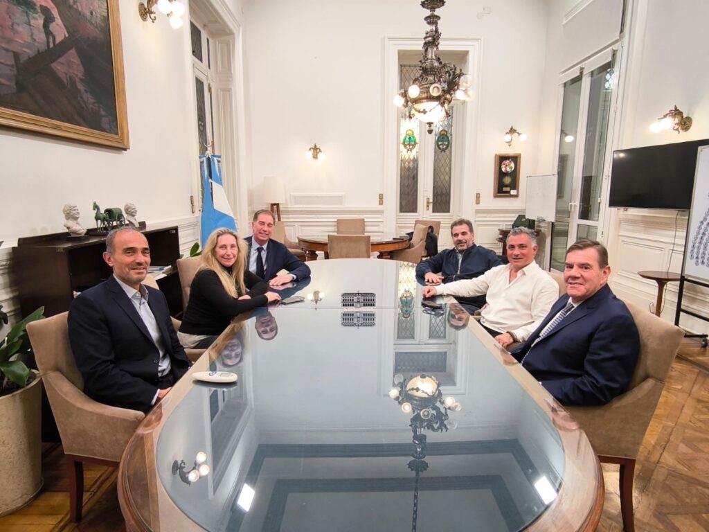Desde La Libertad Avanza ya avanzaron en varios encuentros con dirigentes del PRO bonaerense.
