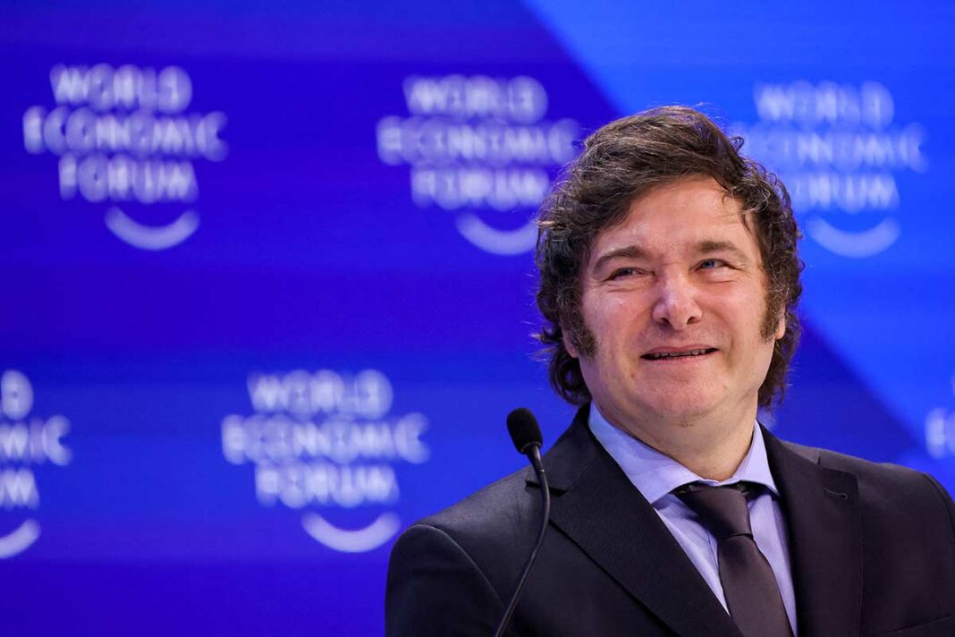 La reciente encuesta Management & Fit dio cuenta de que la imagen de Javier Milei viene en picada. En cuánto quedó.