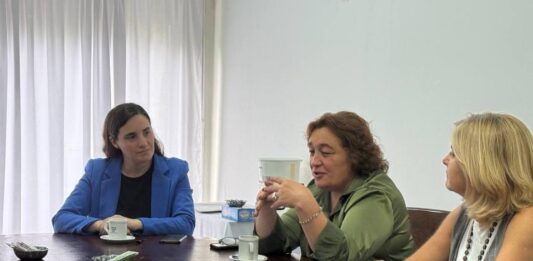 La senadora bonaerense, Eugenia Gil, recorrió la Cuarta Sección Electoral donde charló con los vecinos sobre obras hidráulicas, infraestructura vial y situación habitacional.