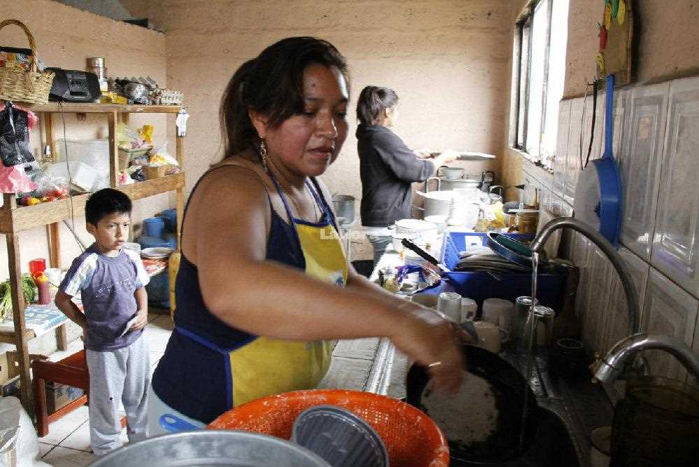 Braga propone líneas de crédito a través del Banco Provincia con condiciones preferenciales, destinadas a respaldar iniciativas encabezadas por mujeres cuidadoras.