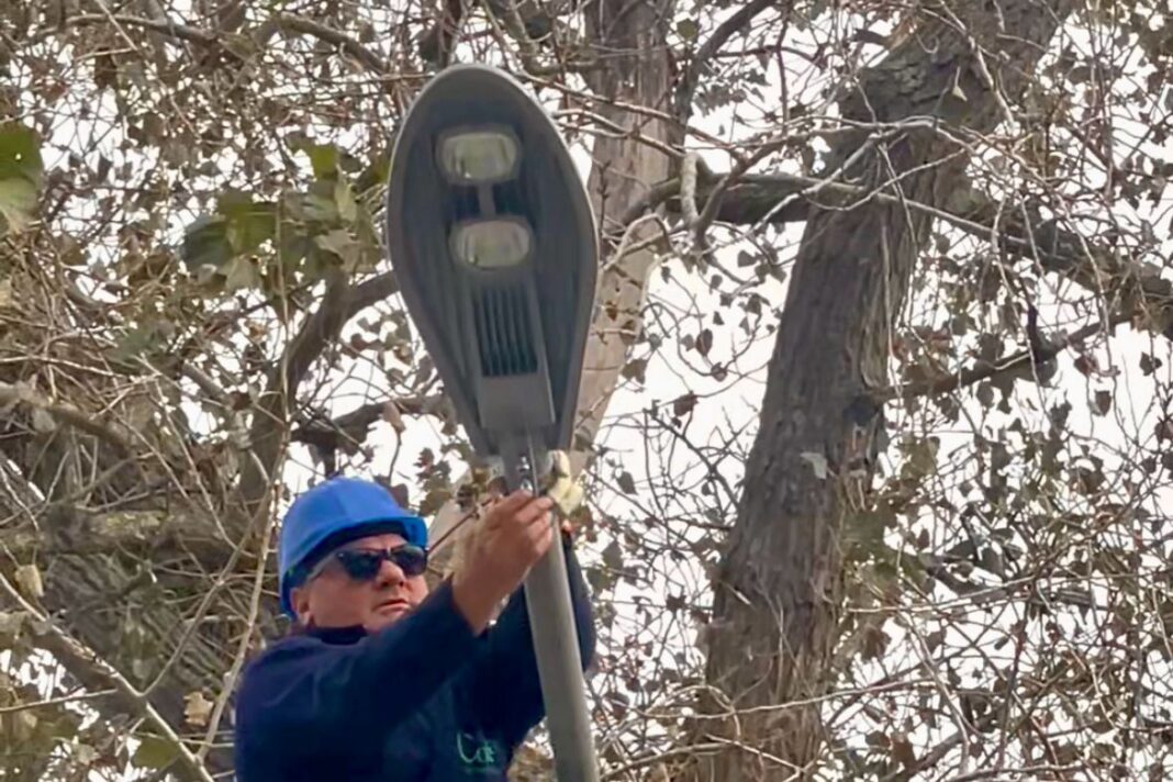 El Municipio de La Costa, a cargo de Juan de Jesús, lanza un nuevo plan de alambrado público con la instalación de 4000 luces LED en sus localidades. Todos los detalles.