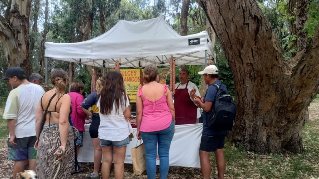 La Costa mantiene abiertas durante todo el año más de diez ferias productivas y artesanales distribuidas en distintas localidades del distrito.