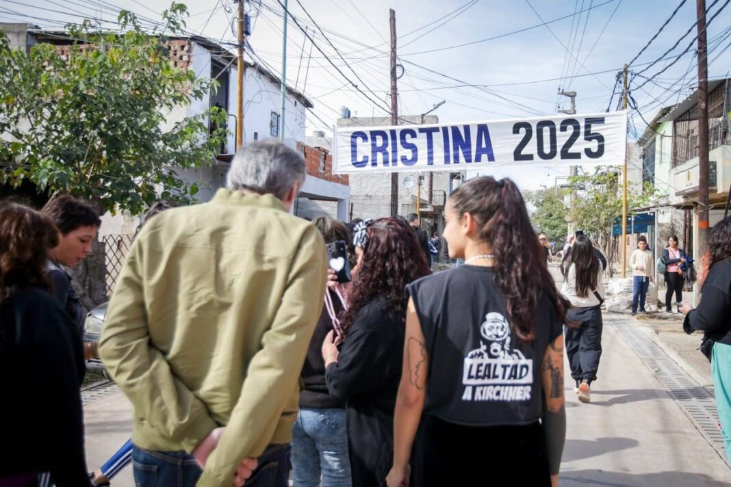 Sin unidad a la vista, el gobernador Axel Kicillof y el sector referenciado en el kichnerismo comenzaron a delinear la campaña electoral en la provincia.