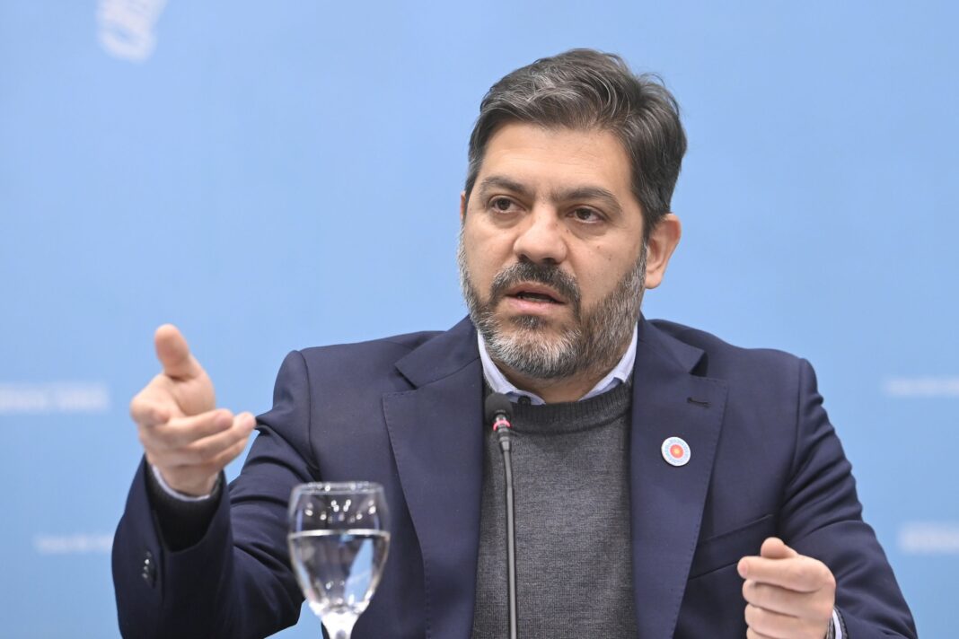 El ministro de Gobierno bonaerense, Carlos Bianco, cruzó a La Cámpora por no respaldar los proyectos de Kicillof en la Legislatura.