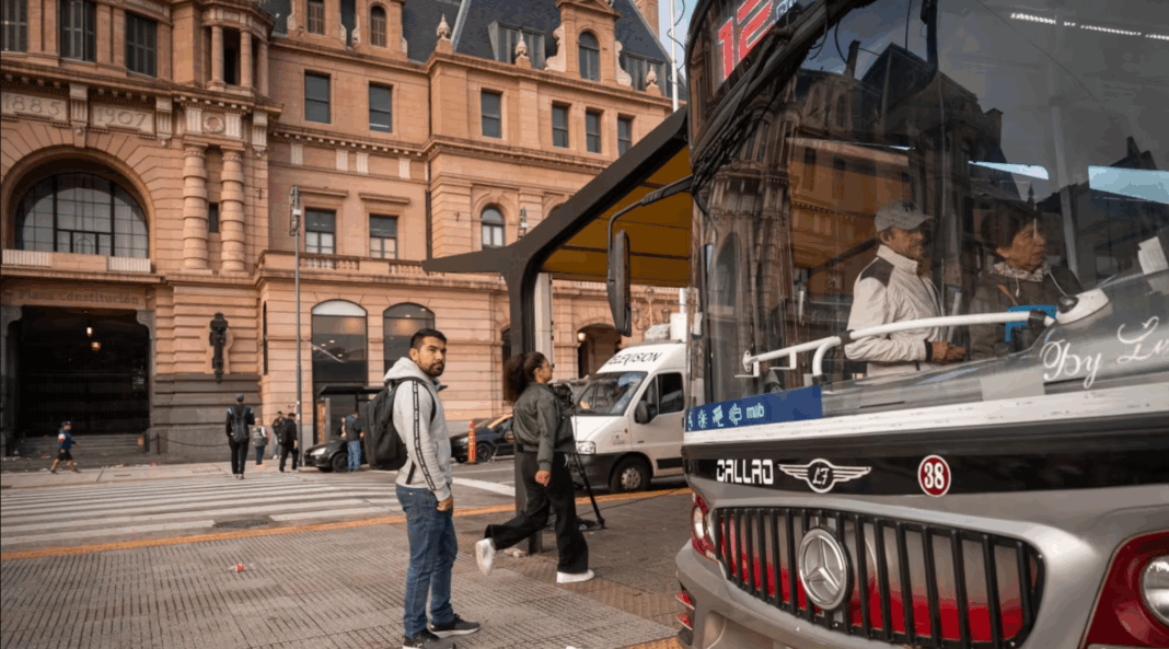 El Gobierno recibe a la UTA en un último intento por desactivar el paro de colectivos del martes