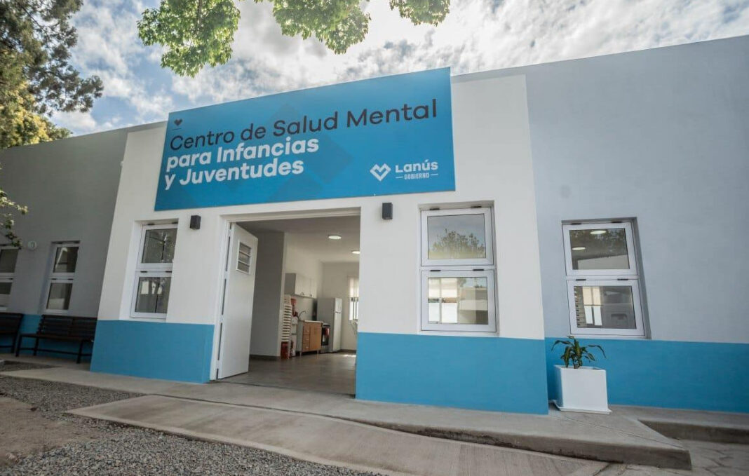El diputado, Carlos Puglelli, presentó un proyecto de ley para resguardar la salud mental de los vecinos en el uso de la IA.