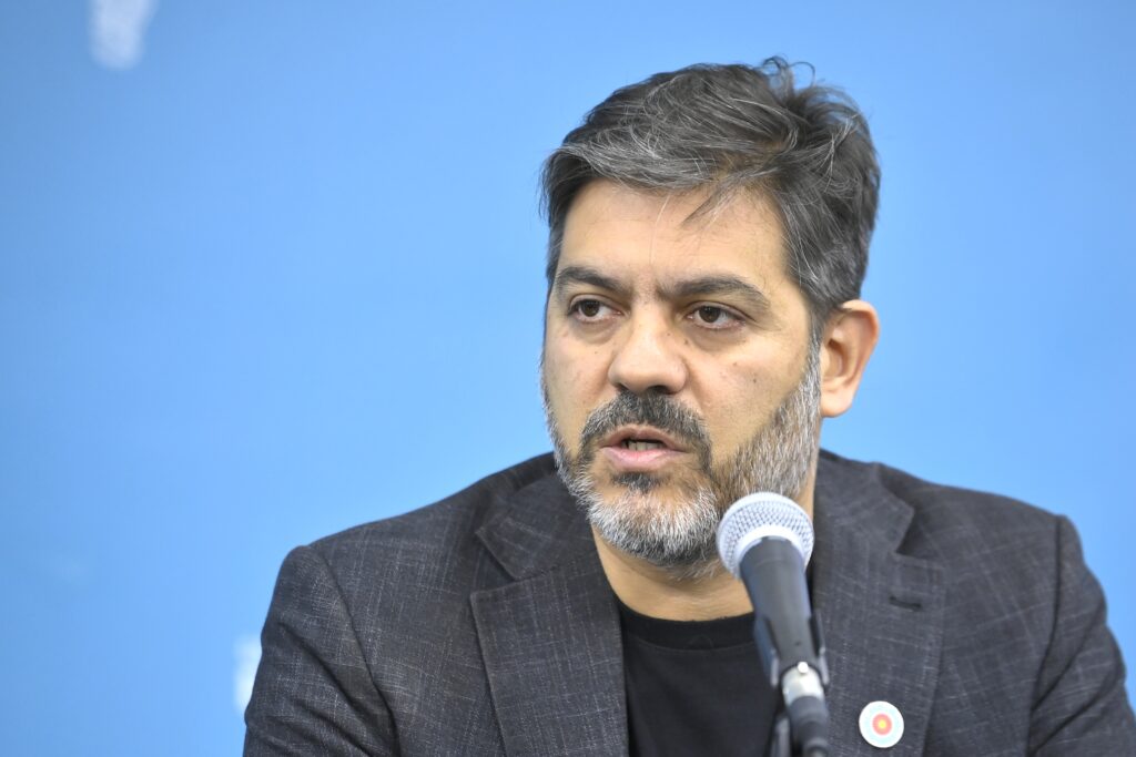 El ministro de Gobierno, Carlos Bianco, se despegó del proyecto que condona las deudas que los municipios mantienen con la Provincia.