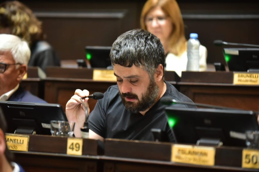 El camporista, Facundo Tignanelli, salió a marcar la cancha en torno al Fondo Covid, al aclarar que ni siquiera se trata de una obligación a pagar.
