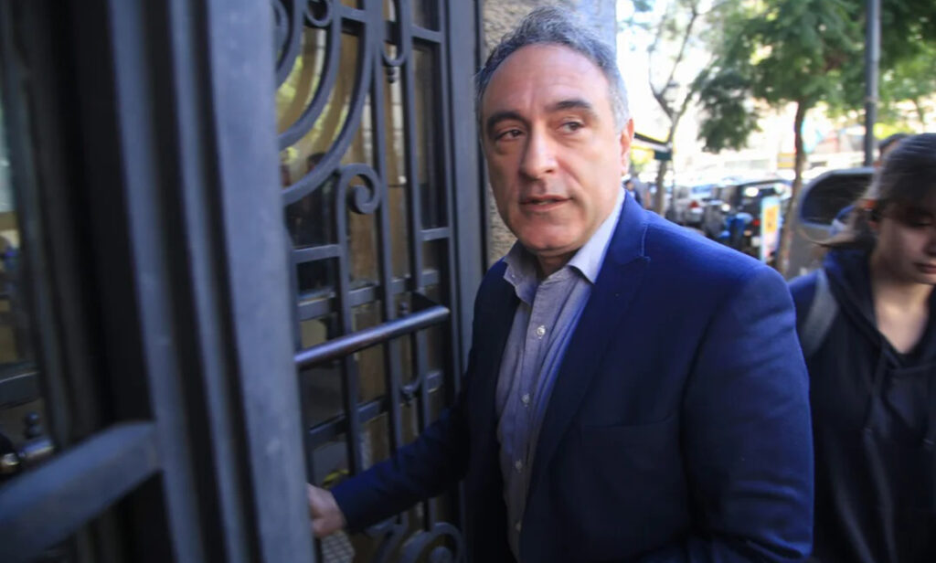 En el marco del paro de colectivos de 24 horas en el AMBA, desde la UTA y del sector empresario apuntan contra el Gobierno nacional.