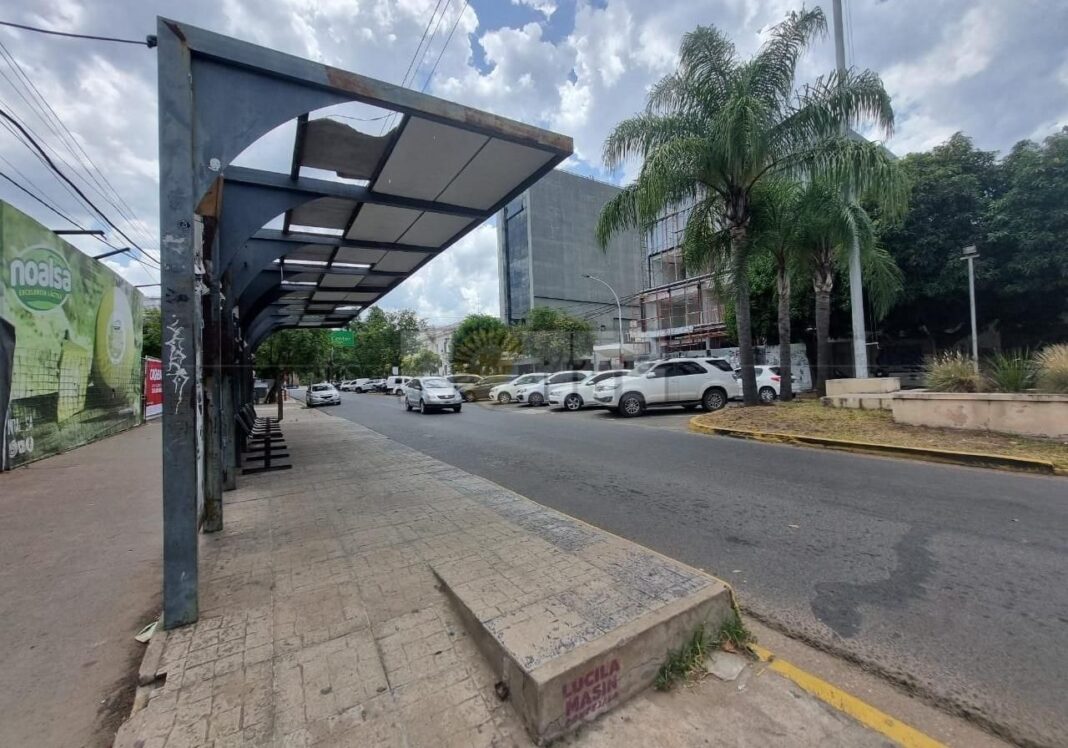 paro de colectivos En el marco del paro de colectivos de 24 horas en el AMBA, desde la UTA y del sector empresario apuntan contra el Gobierno nacional.