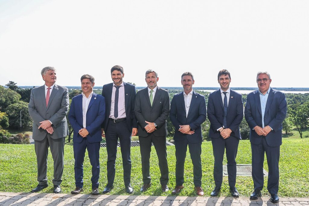 Axel Kicillof y otros cinco gobernadores se dieron cita en Entre Ríos en un encuentro federal organizado por el CFI.