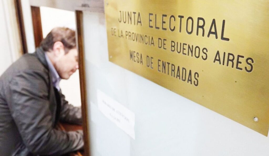 La Junta le exige a la Legislatura bonaerense que tome cartas en el asunto y que actualice los plazos electorales.