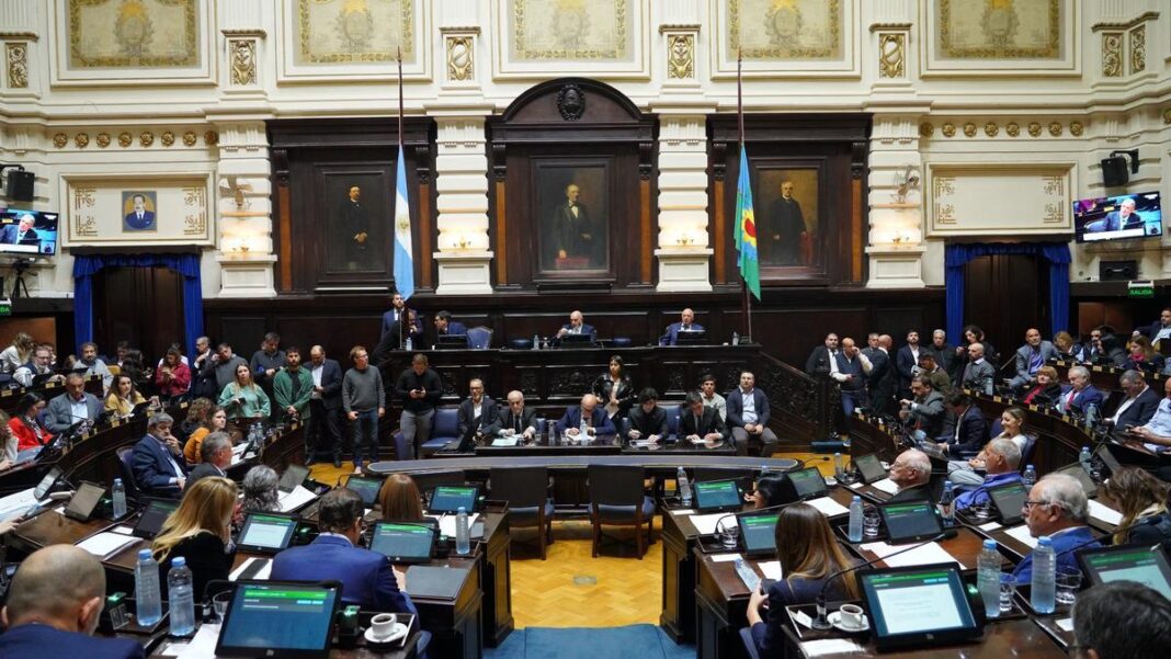La Cámara de Diputados y el Senado bonaerense evalúan tener una sesión el mismo día para poner el fin al debate de los plazos electorales.