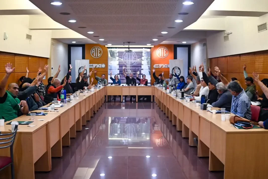ATE encabeza este jueves un plenario conjunto con la UTEP para definir medidas de fuerza contra el gobierno de Javier Milei. Entérate todos los detalles.