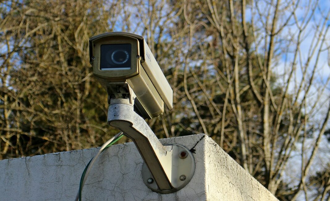Desde el Senado bonaerense, Alex Campbell busca crear un sistema para registrar las cámaras privadas en la vái pública y reforzar la seguridad en la Provincia.