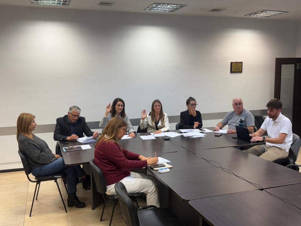 La comisión de Asuntos Agrarios aprobó el reclamo de la oposición para acceder a la información sobre el plan de mejora de caminos rurales.