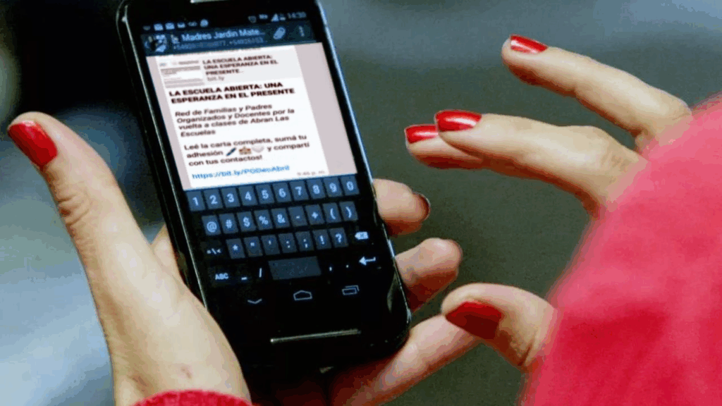Docentes bonaerenses pidieron al Ejecutivo provincial regular las comunicaciones por vía de los celulares de los trabajadores por fuera horario laboral.