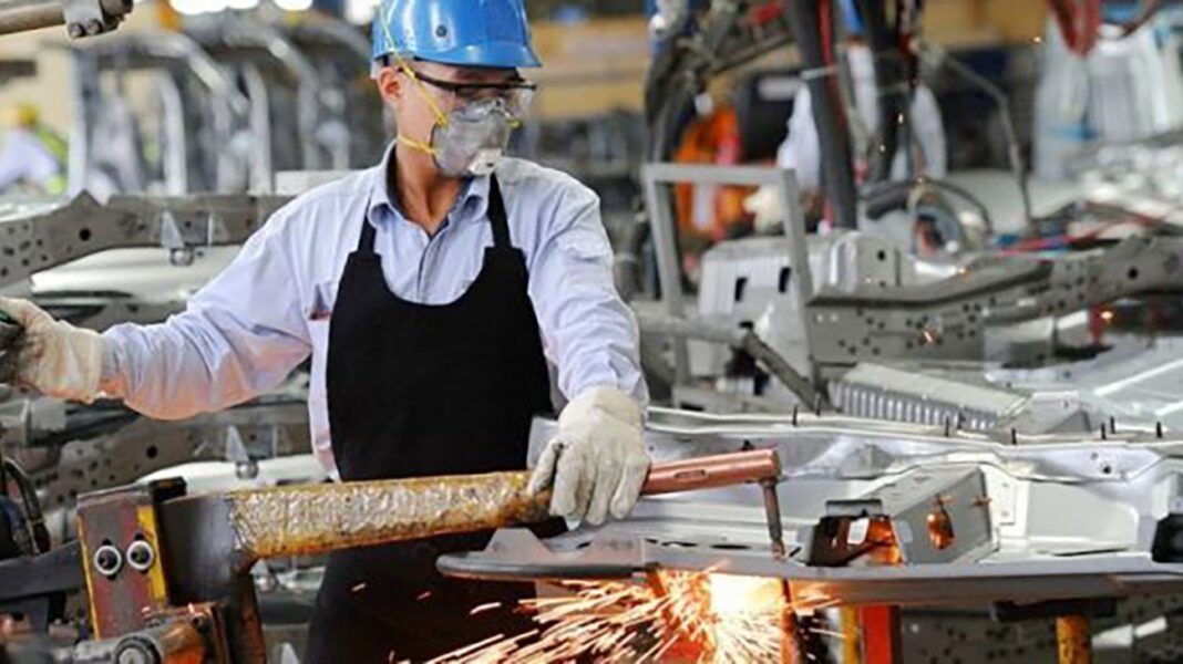 El informe del INDEC reflejó que la actividad industrial retrocedió 4,5% en marzo. No obstante, los números son mejores que en 2024.