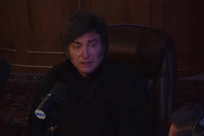 El presidente Javier Milei durante el programa libertario "La Misa" donde adelantó la denuncia penal contra periodistas.