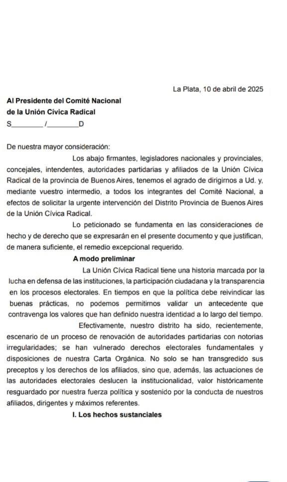 Tras el fallo de la Justicia, dirigentes radicales le reclamaron al presidente del partido la intervención de la UCR bonaerense.