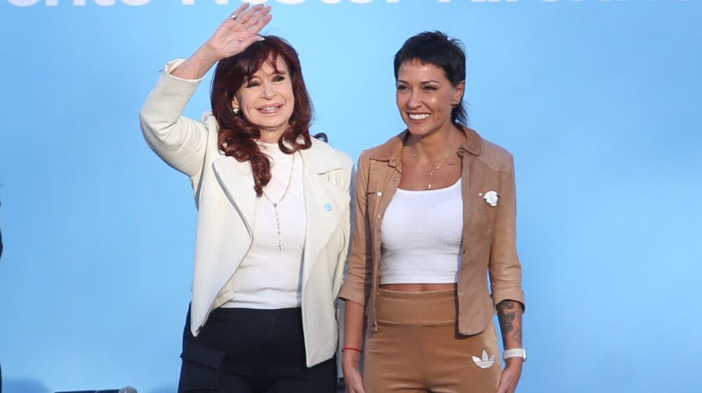 Cristina Kirchner y Mayra Mendoza, las dos camporistas que quieren estar en las elecciones bonaerenses del Conurbano.