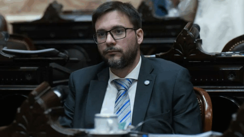 El diputado de Encuentro Federal, Oscar Agost Carreño, pide interpelar al ministro Luis Petri. 