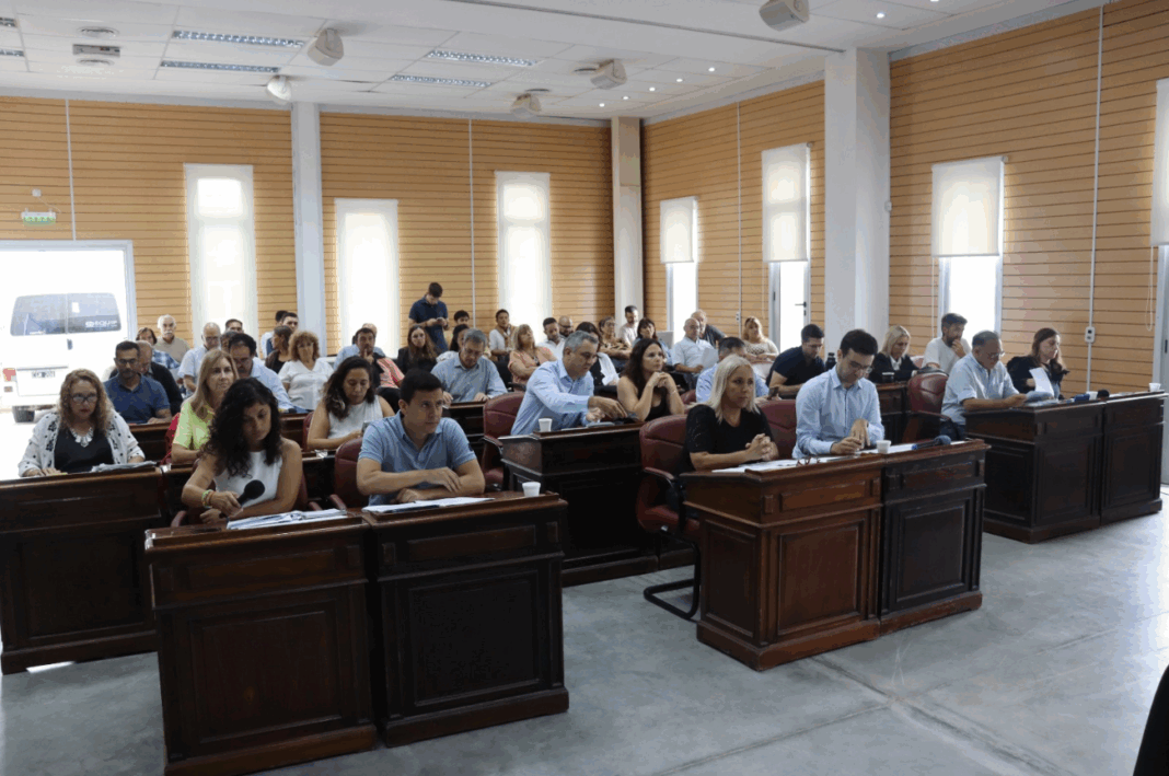 Los concejales de Juntos por Olavarría y del PRO-ERF denunciaron que el intendente camporista, Maximiliano Wesner, congeló las jubilaciones municipales.