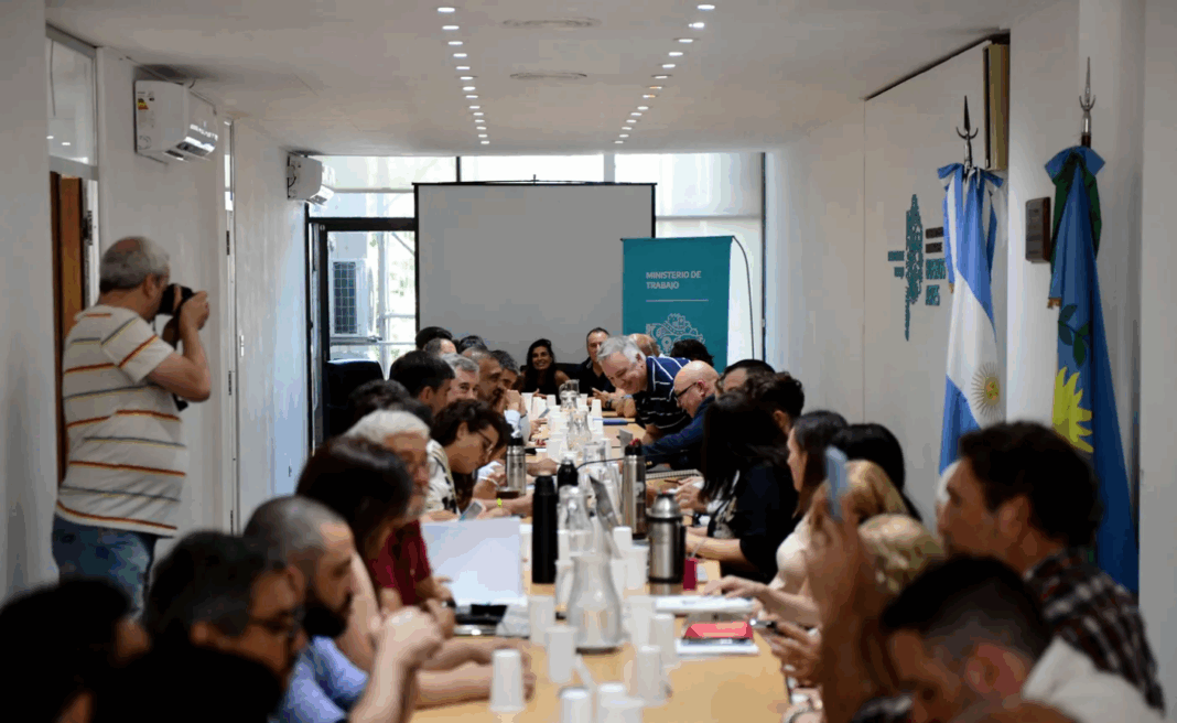 El Gobierno de Axel Kicillof volverá a sentarse con los gremios docentes, judiciales y estatales bonaerenses para intentar destrabar la paritaria.