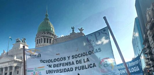 Las entidades de sociología rechazaron con dureza la iniciativa libertaria que propone eliminar el financiamiento de los Colegios profesionales.