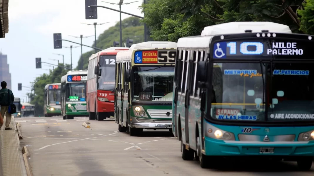 En un nuevo golpe al bolsillo de los bonaerenses, el boleto de colectivo vuelve a aumentar en septiembre en la ciudad de La Plata. Cómo quedará el mínimo.
