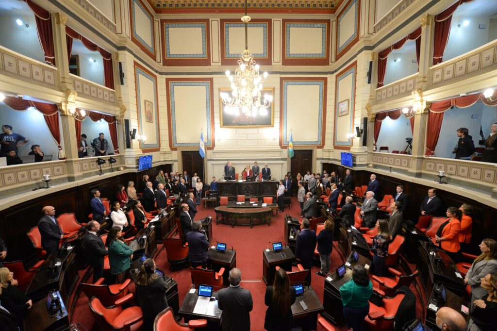 El Senado bonaerense le dio media sanción al proyecto en conjunto que presentó el oficialismo y la oposición para modificar los plazos electorales de las elecciones 2025.